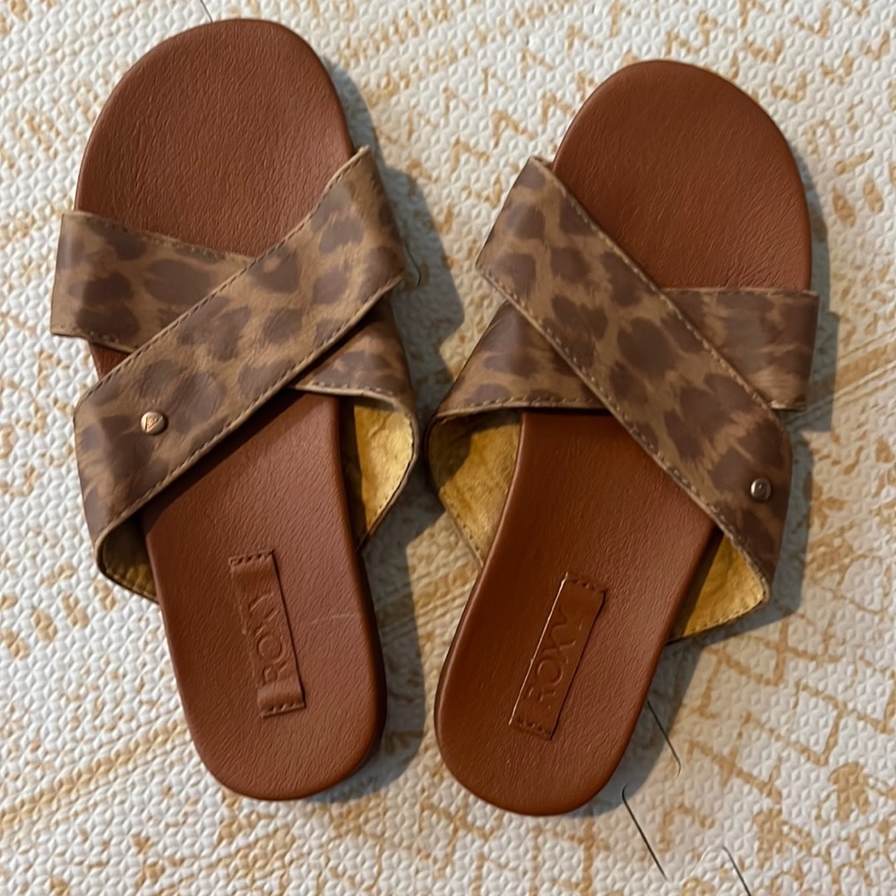 Roxy leopard print slides brand new!